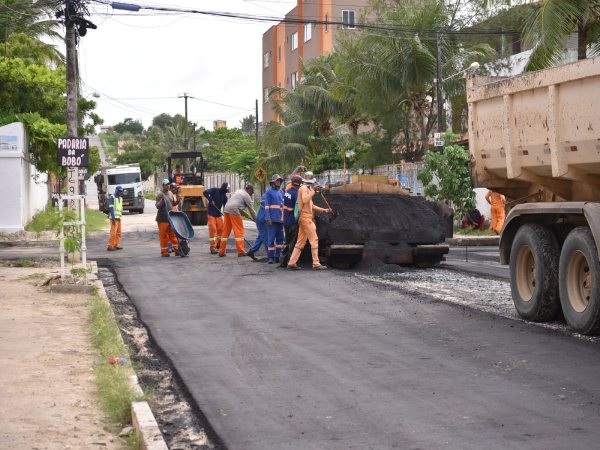 Rua Mário Adrião, no Icaraí, recebe melhoria com obra de pavimentação